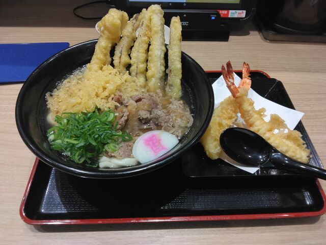 具だくさんのおうどんです。_資さんうどん 両国店