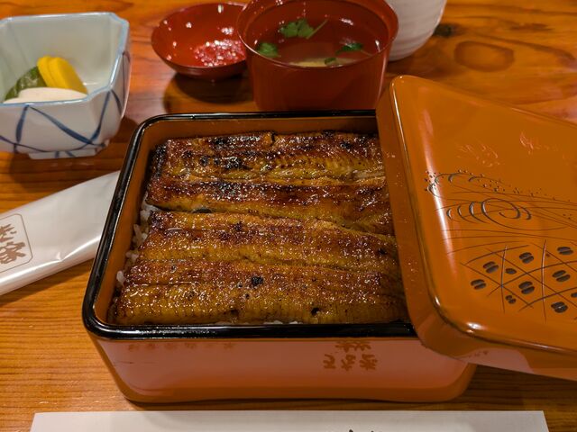 奮発しました
一匹¥5500-也 元気モリモリ
甘い感じではないかな 美味しかったです
_桜家