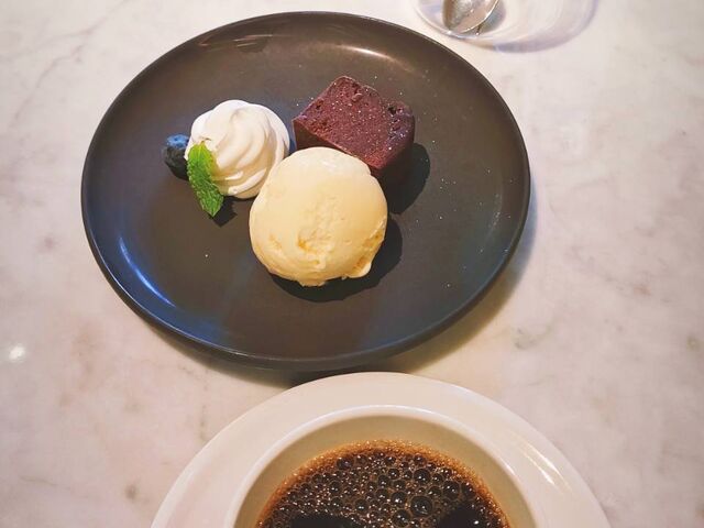 デザートはアイスクリーム&チョコブラウニーでした_スラッシュカフェアンドバー 川崎(slash cafe & bar 川崎)