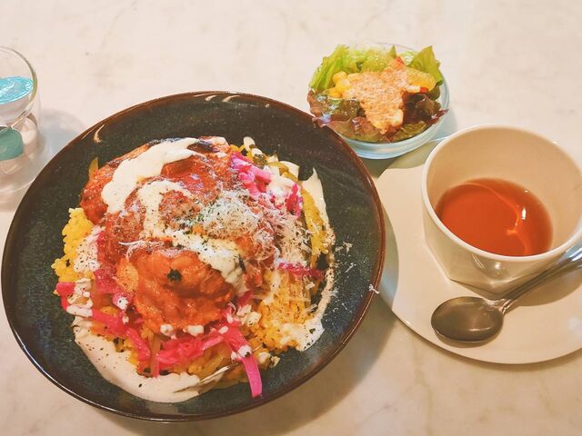 サラダ付きです_スラッシュカフェアンドバー 川崎(slash cafe & bar 川崎)