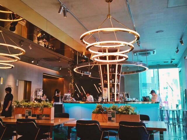 オシャレな内装です_スラッシュカフェアンドバー 川崎(slash cafe & bar 川崎)
