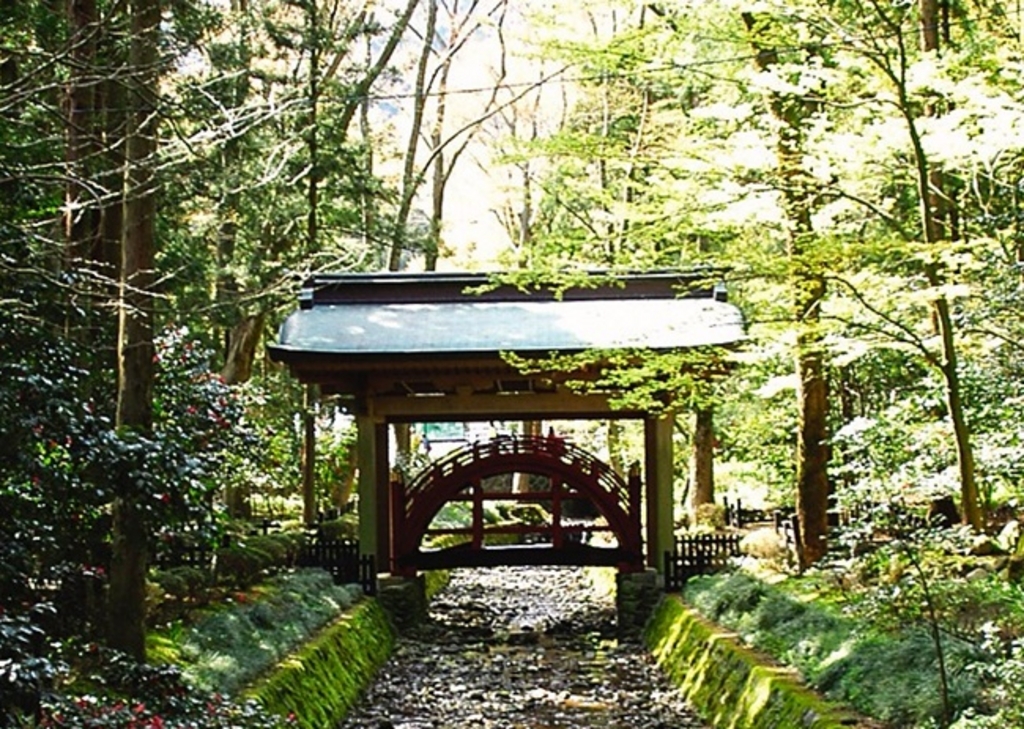 彌彦神社