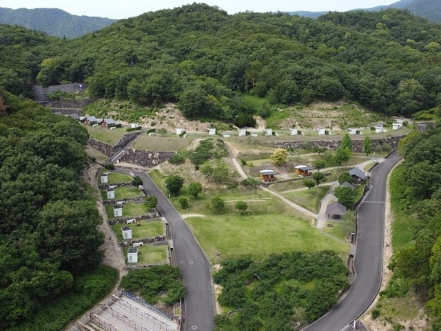 ファミリー層の利用を中心としたキャンプ場、一部、自転車、バイクでお越しのソロキャンパーの方対応の区画も準備しております。_小豆島ふるさと村