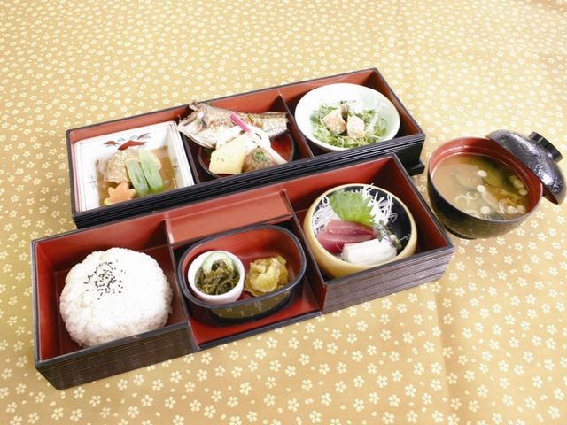 レストラン一押しのいさりび弁当_八森いさりび温泉 ハタハタ館