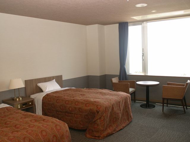 ご宿泊も承っております。お気軽にご連絡ください(洋室ツイン)_八森いさりび温泉 ハタハタ館