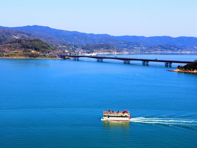 双胴船ハイビスカスと東名高速浜名橋_浜名湖遊覧船