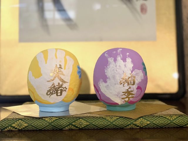 【手形体験】
かわいいお子様やカップル、ご家族の記念まで簡単に楽しく記念に残る体験です。_だるまのふるさと大門屋