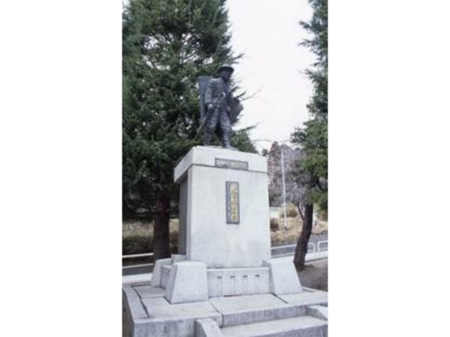 鎌田村長銅像の写真1