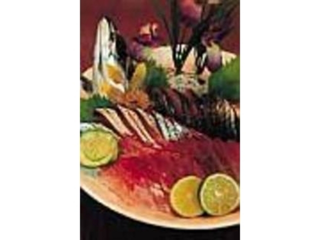 光った身が新鮮さを物語るサバの姿づくり_味処 ふかみ