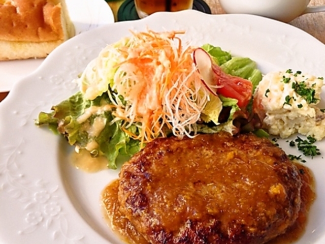 究極のハンバーグと窯焼きピザ trinity&夙川桜庵の写真1