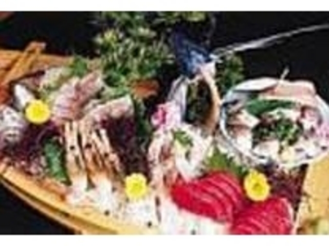 3〜4人前の豪勢な『舟盛り』をぜひ_魚屋の味処 魚七