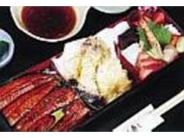 3種の料理がぎっしり詰まった『うなちら天重』_あやめ寿し