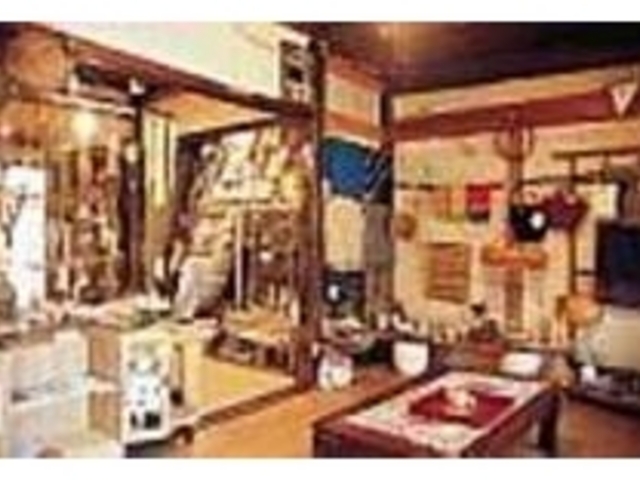 店名の通りとらえどころのない品物が並ぶ_ひょうひょう