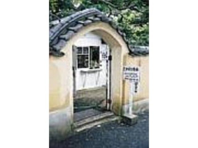 これがガーデンへと続くエントランス_たかばたけ茶論