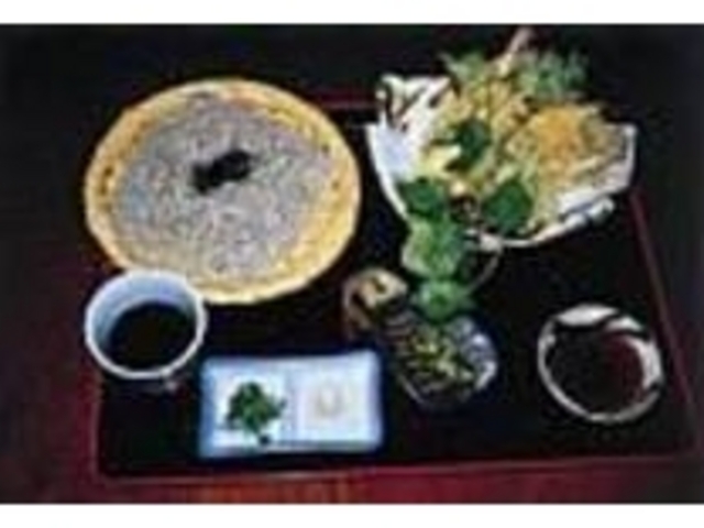 新鮮なワサビの香りがそばの味を引き立てる_お食事そば処 朝日庵