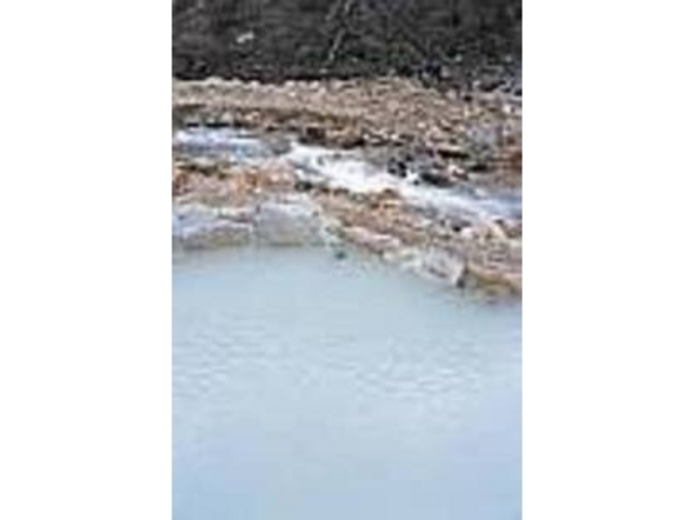 渓谷に面した、野趣あふれる野天風呂_五色の湯