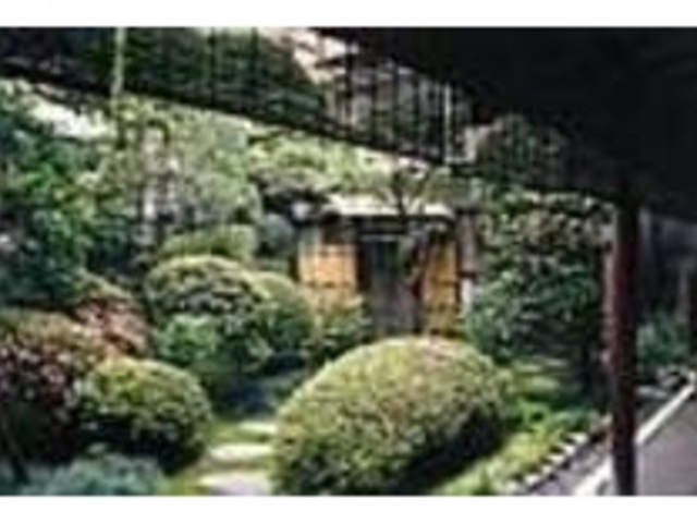 お部屋からは日本庭園が目を楽しませる_料亭梅本