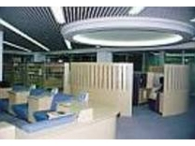 ビデオ、CD、DVDの視聴ブース_青森市民図書館