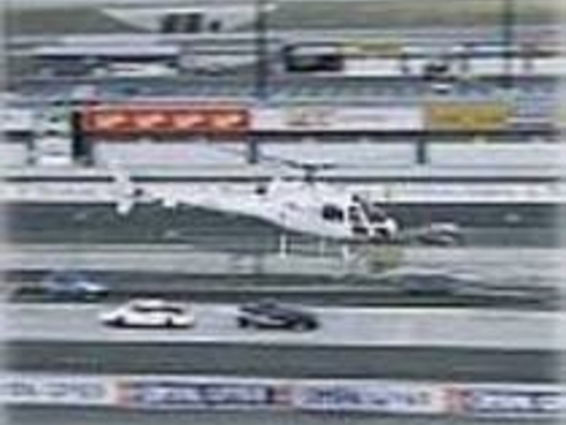 カーレース場上空でも大活躍の高速ヘリ_ホンダエアポート