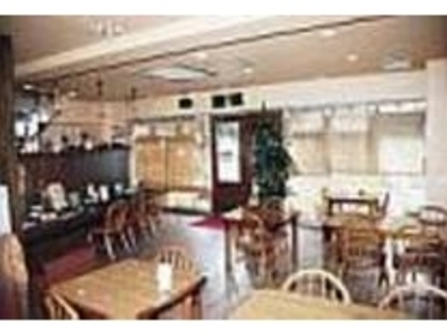 テラコッタ色の店内で本格パスタを堪能_パスタ セルフィッシュ