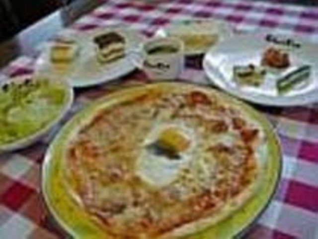 香ばしいピッツァや本格デザートが大好評!_グラスデイ 岩瀬店