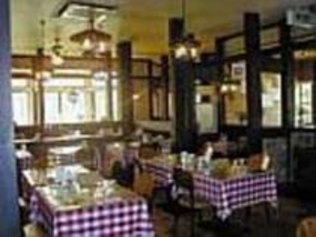料理と会話が堪能できる落ち着いた店内_グラスデイ 岩瀬店
