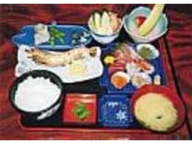 デザートまでつく潮定食は女性に人気_磯亭