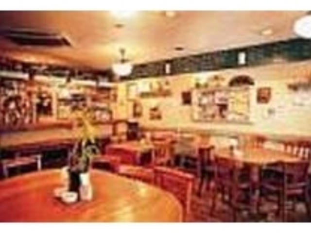 家庭的な雰囲気の店内は落ち着けると評判だ_AGLIO