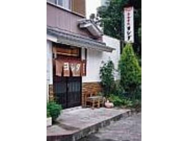大通りから少し入った所にある隠れ家的な店_酒と地魚料理の店ヨシダ