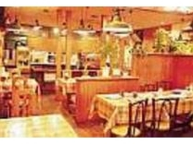 こぢんまりとして温かな雰囲気の店内_TIME