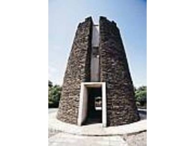 頂上にそびえる高さ約10mの展望塔_虚空蔵山展望台
