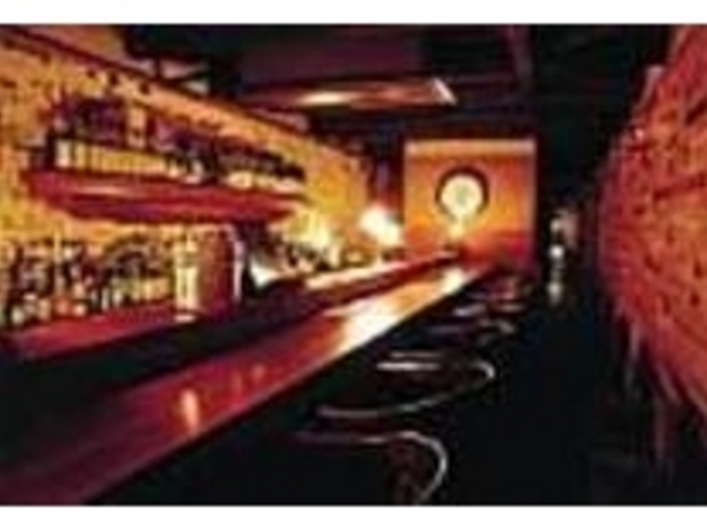 ほの暗い店内は落ち着いた大人のムード_LEGEND