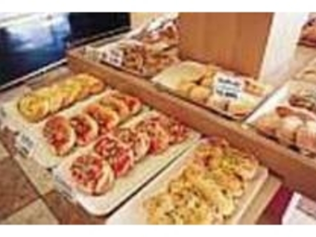 チョコやチーズ系のパンは学生たちに大人気_金城ベーカリー