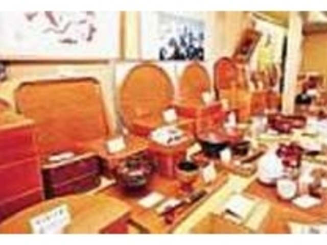 春慶漆器は、分業ですべて手作りだ_福壽漆器店