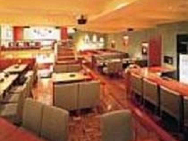 落ち着いた大人の雰囲気が漂う店内だ_LIVING:BAR JAPON-YA