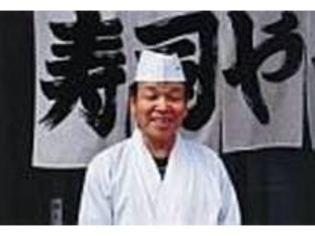 お客さんとお話しするのが楽しいと語る親方_寿司やっこ