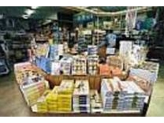 お菓子やジャムなど西伊豆のお土産が並ぶ_金刺商店