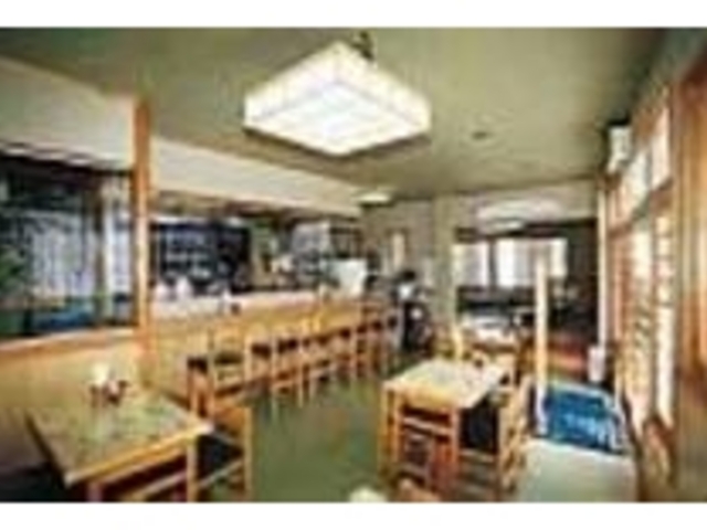 店内のカウンター横には手打ちコーナーが_すずきや