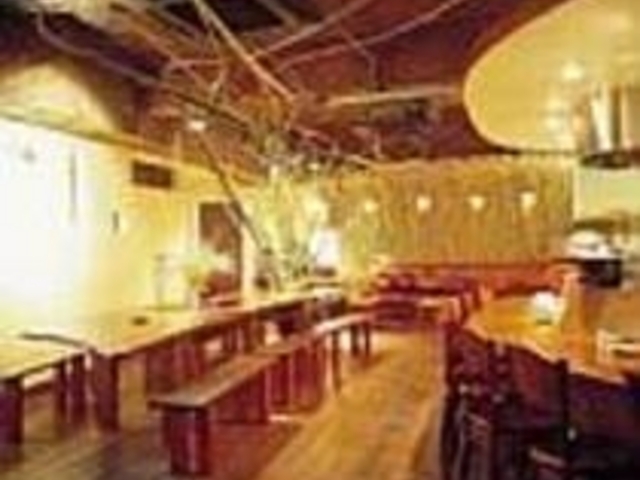 竹のオブジェを大胆に配した洒落た店内_熱烈美食BAMBoon