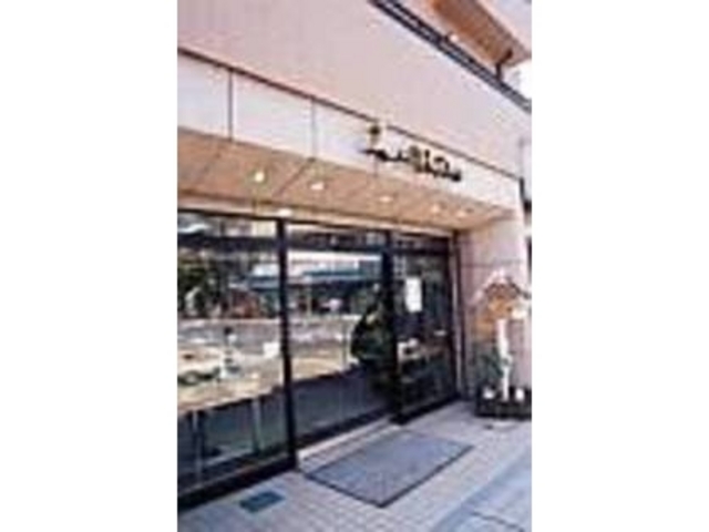 店内奥には落ち着ける喫茶コーナーもある_ラ・リーヴ洋菓子店 宮原店