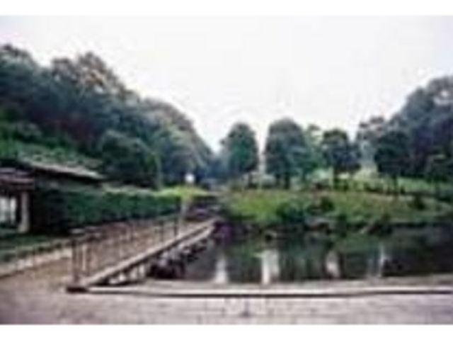 水と豊かな緑がテーマの公園。入口も美しい_王禅寺ふるさと公園