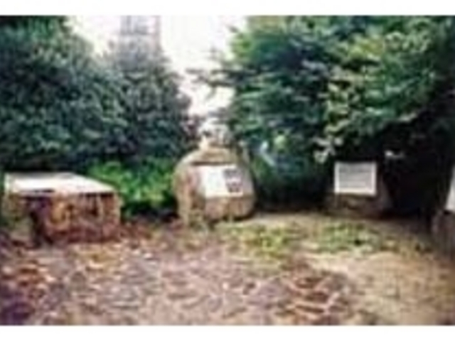 入口には古墳を説明するコーナーもある_馬絹古墳公園