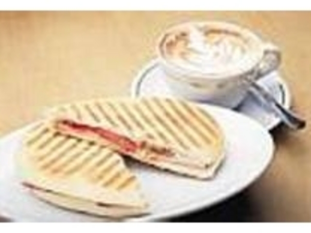 パニーニとカプチーノでイタリア式朝食を_CAFE ROSSO
