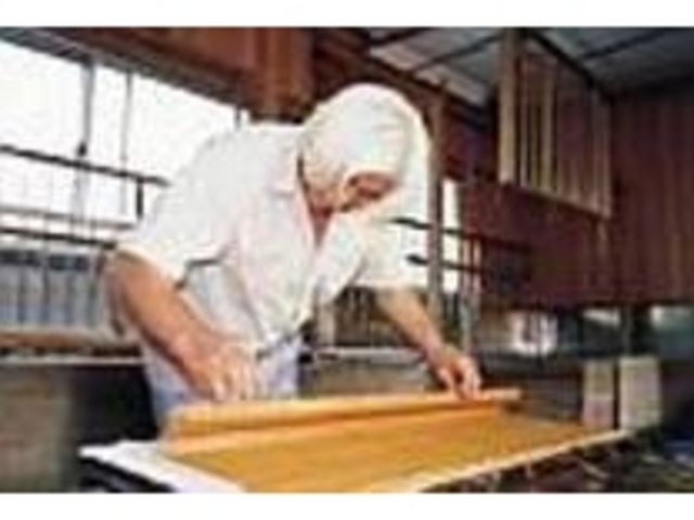 ひとつひとつ手作業で製造されている_桐生和紙