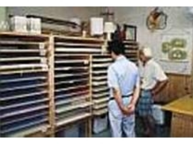 作業場の横にお店が併設されている_桐生和紙