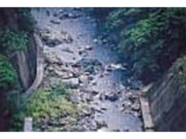 幻の滝シゲランファーは湖の上流域にある_クイナ湖