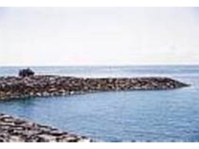 近くにはパーラーもあるので海水浴にグッド_桃原海岸
