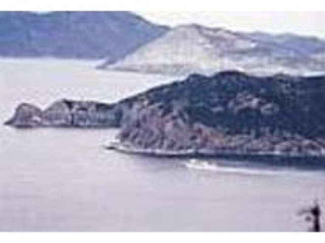 船が行き交う若松の瀬戸や周辺の島々を一望_虎星山園地