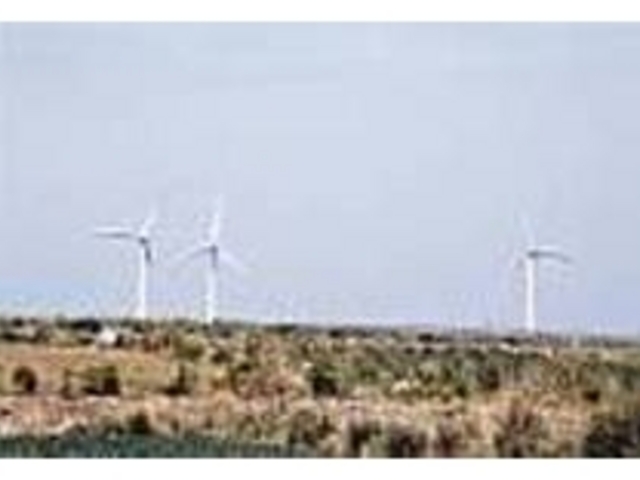 青い海と白い風車、外国の一風景にいる気分_五島岐宿風力発電研究所