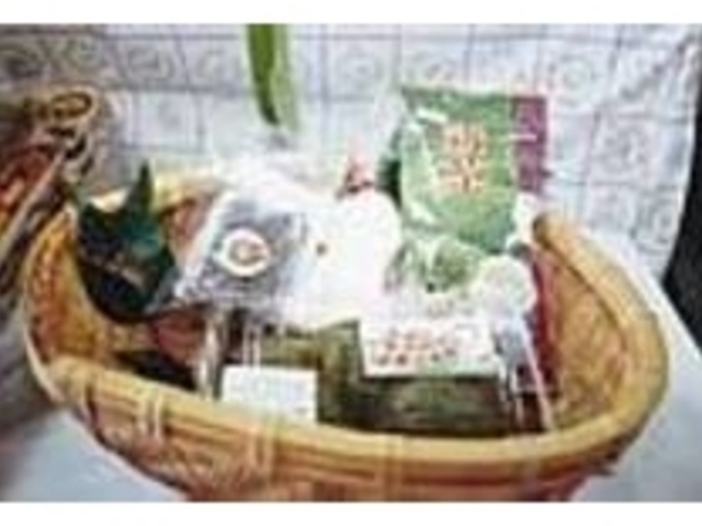 手作り団子や新茶などみやげ品がいっぱい_地蔵の里